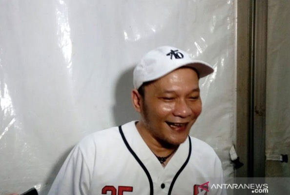 Diisukan Ayah Kandung Ressa Rossano, Iwa K Ngaku Profesional dengan Denada