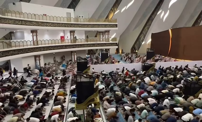 Melihat Suasana Tarawih Perdana Ramadan 1447 Hijriah di Masjid Negara IKN