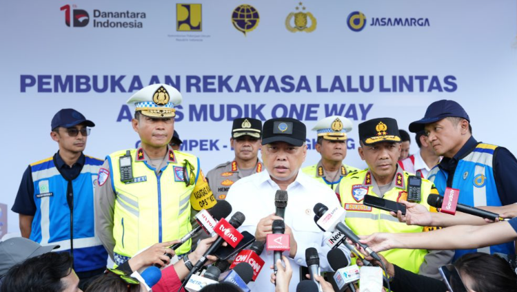 Kapolda Jabar Jamin Keamanan dan Kenyamanan Pemudik di Jalur One Way Nasional