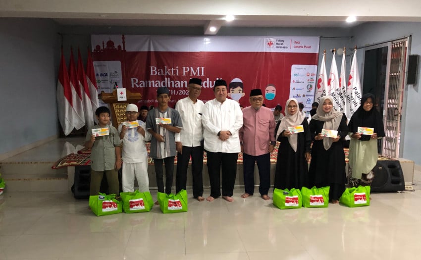 Kebahagiaan Yatim dan Duafa di Acara Buka Puasa PMI Jakpus yang Didukung MNC Peduli