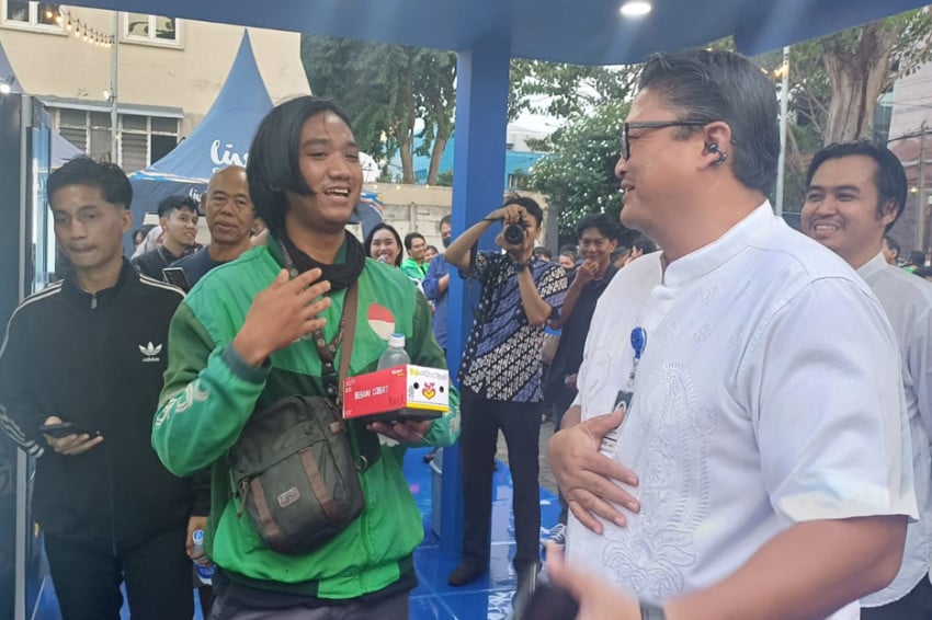 Program Berbagi Takjil, Bank Mandiri Permudah Warga Surabaya Berbuka Puasa