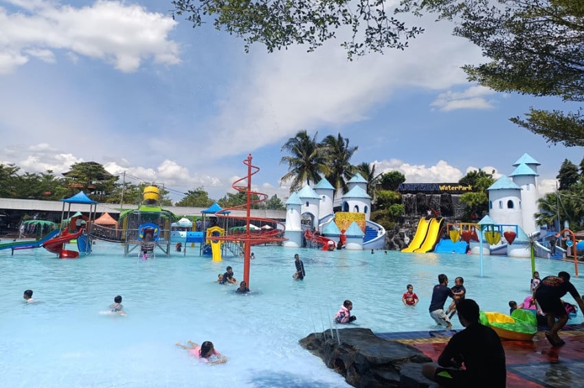 Sensasi Waterpark Kota Besar Hadir di Tasikmalaya, Diserbu Pengunjung saat Lebaran