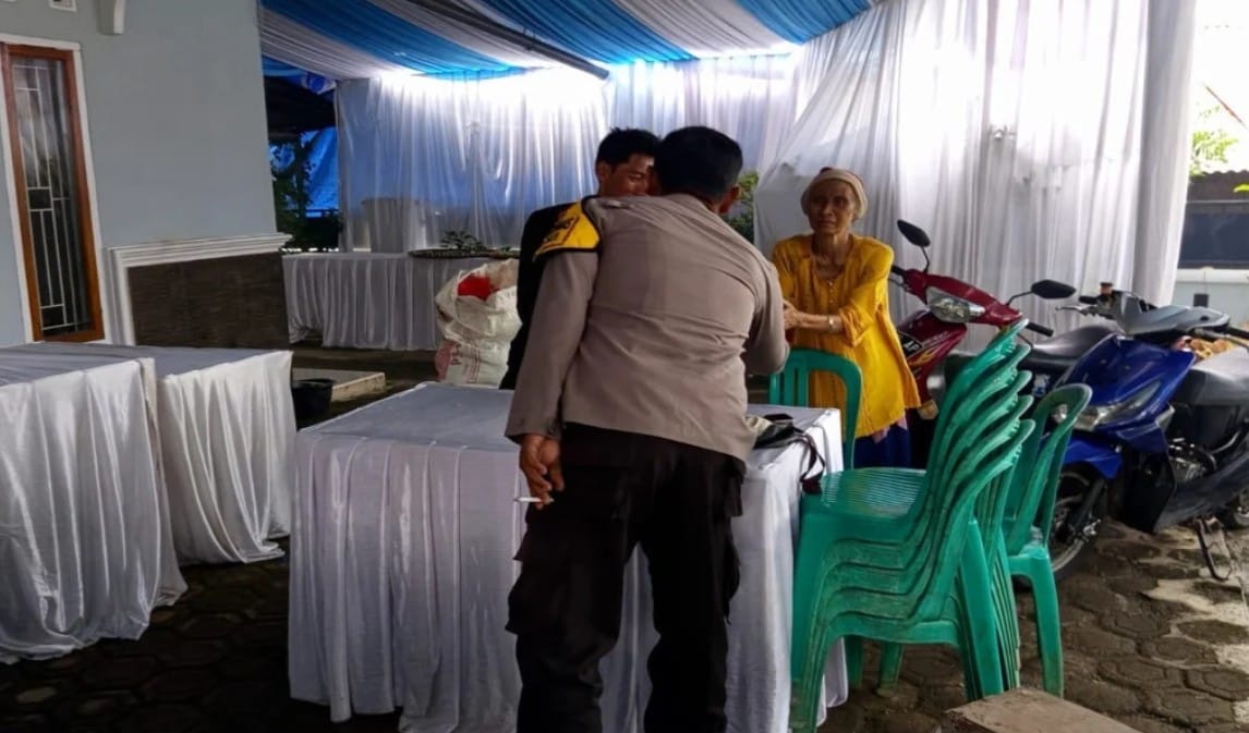 Pastikan Aman dari Pungli, Personel Polres Purwakarta Kawal Ketat Hajatan Warga