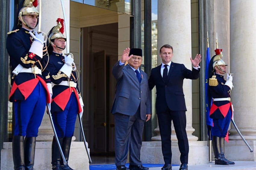 Prabowo Bertemu Macron di Istana Elysee Disambut Pasukan Kehormatan